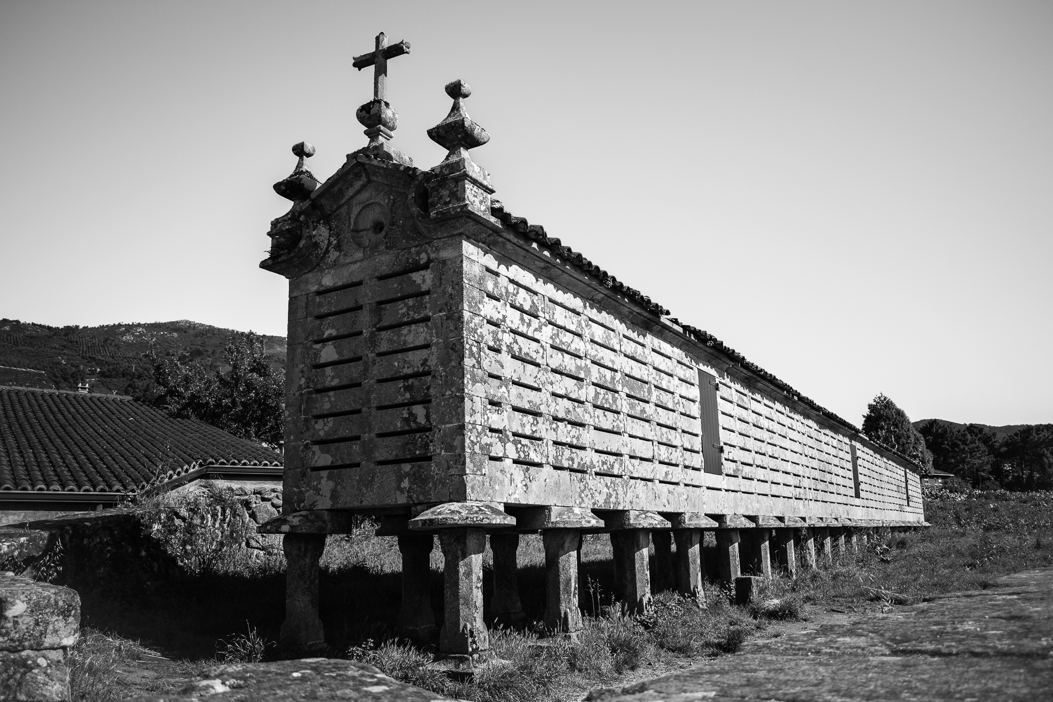 The hórreo of Carnota is, together with the one of Lira and Araño, one of the largest in Galicia. Built in the 18. century and declared National Monument, it has a total length of more than 34 meters. The role of the hórreos was to separate the food from the ground to distance it from the animals and improve its conservation. Normally, the largest hórreos were located near a church, which kept 10% of the crops through a tax known as the tithe.